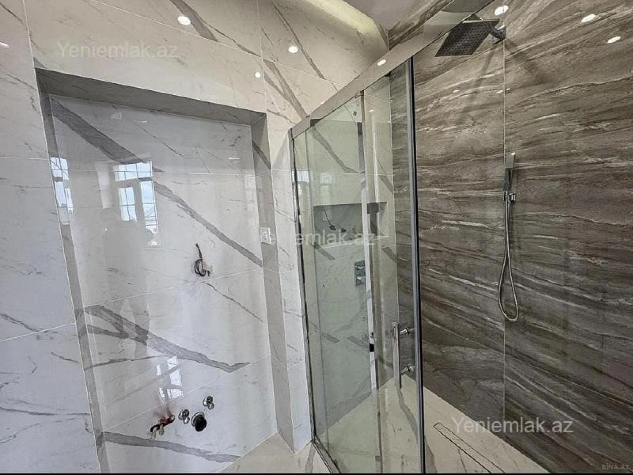 Satılır 8 otaqlı həyət evi 335 m²