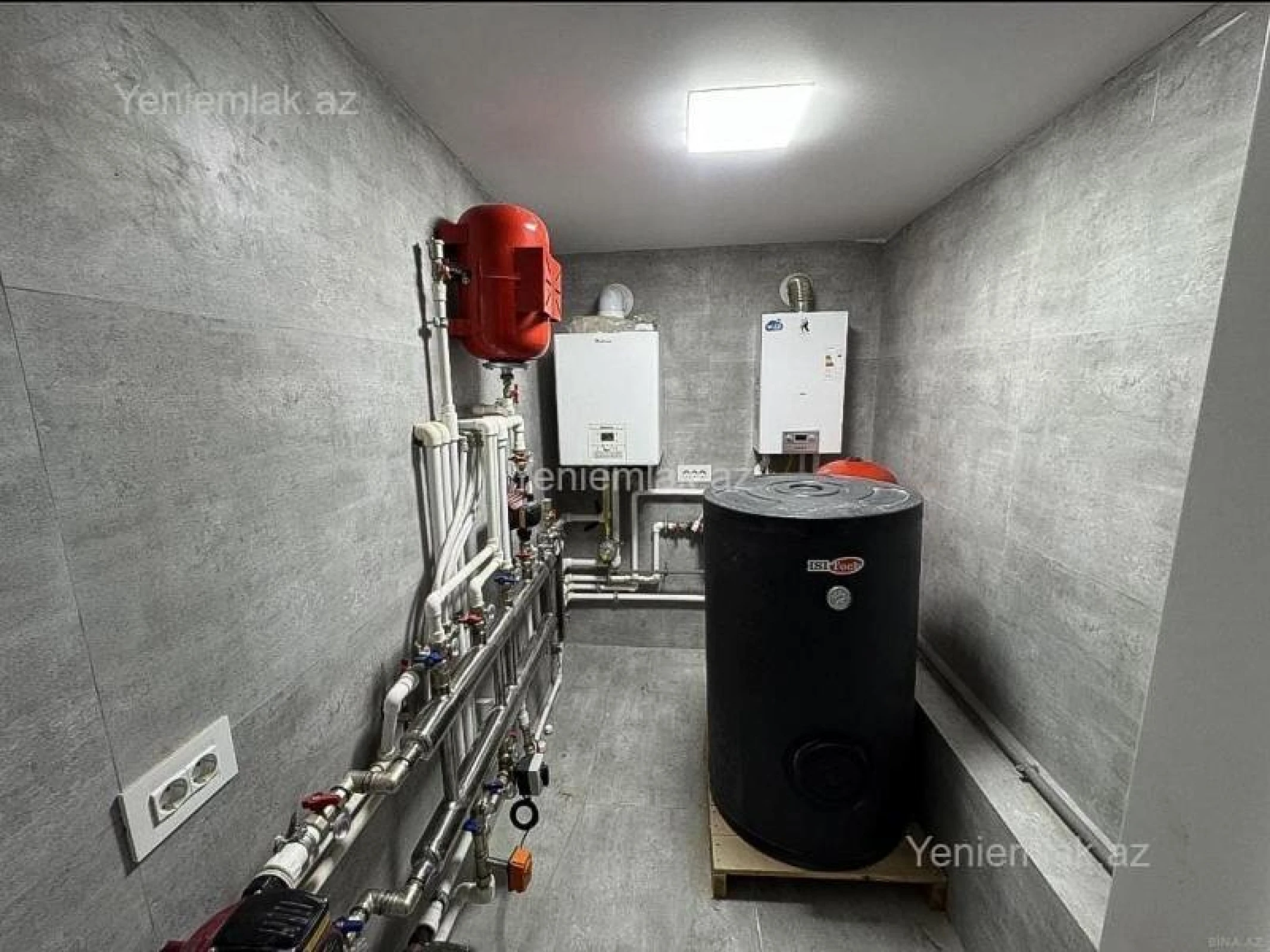 Satılır 8 otaqlı həyət evi 335 m²