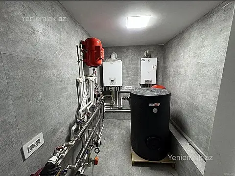 Satılır 8 otaqlı həyət evi 335 m²