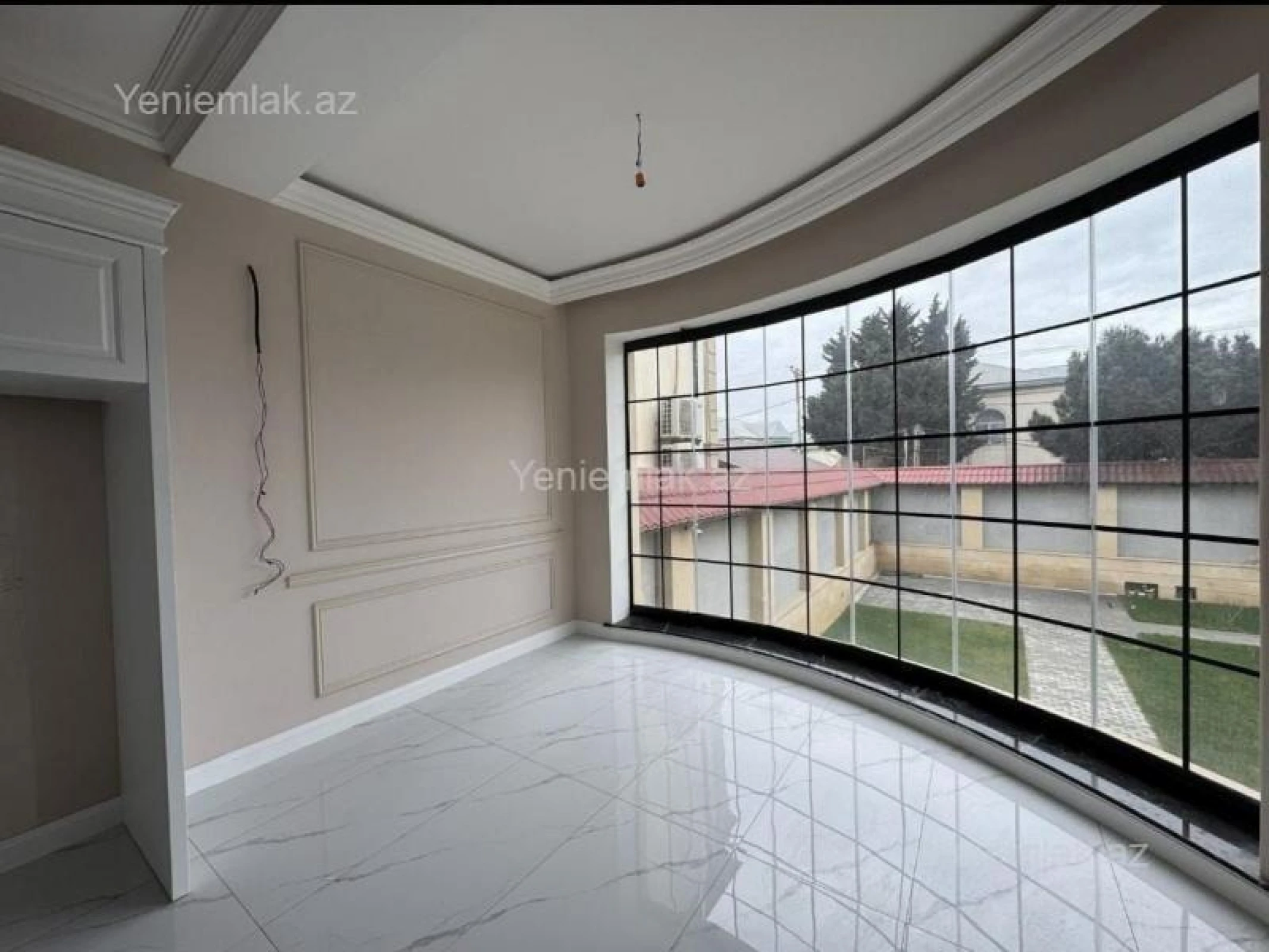 Satılır 8 otaqlı həyət evi 335 m²