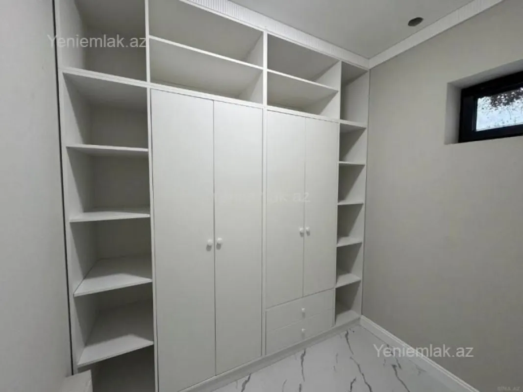 Satılır 8 otaqlı həyət evi 335 m²