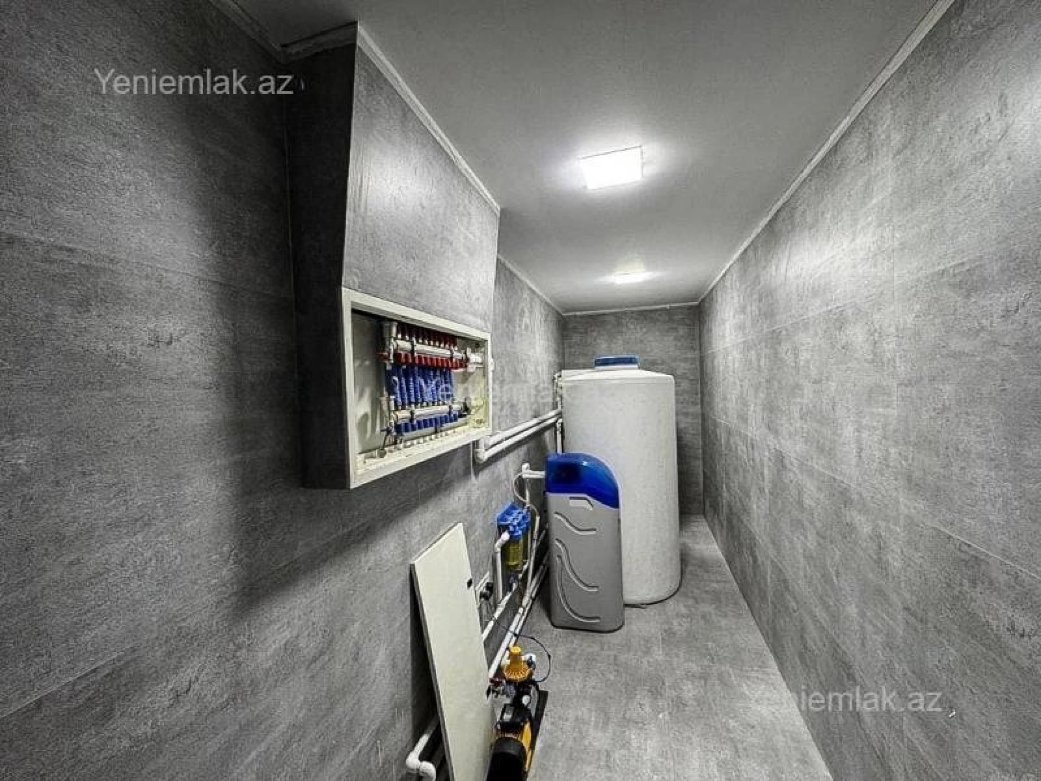 Satılır 8 otaqlı həyət evi 335 m²