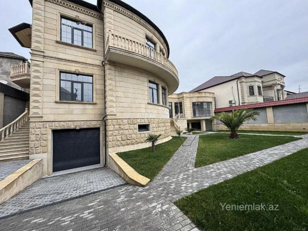 Satılır 8 otaqlı həyət evi 335 m²
