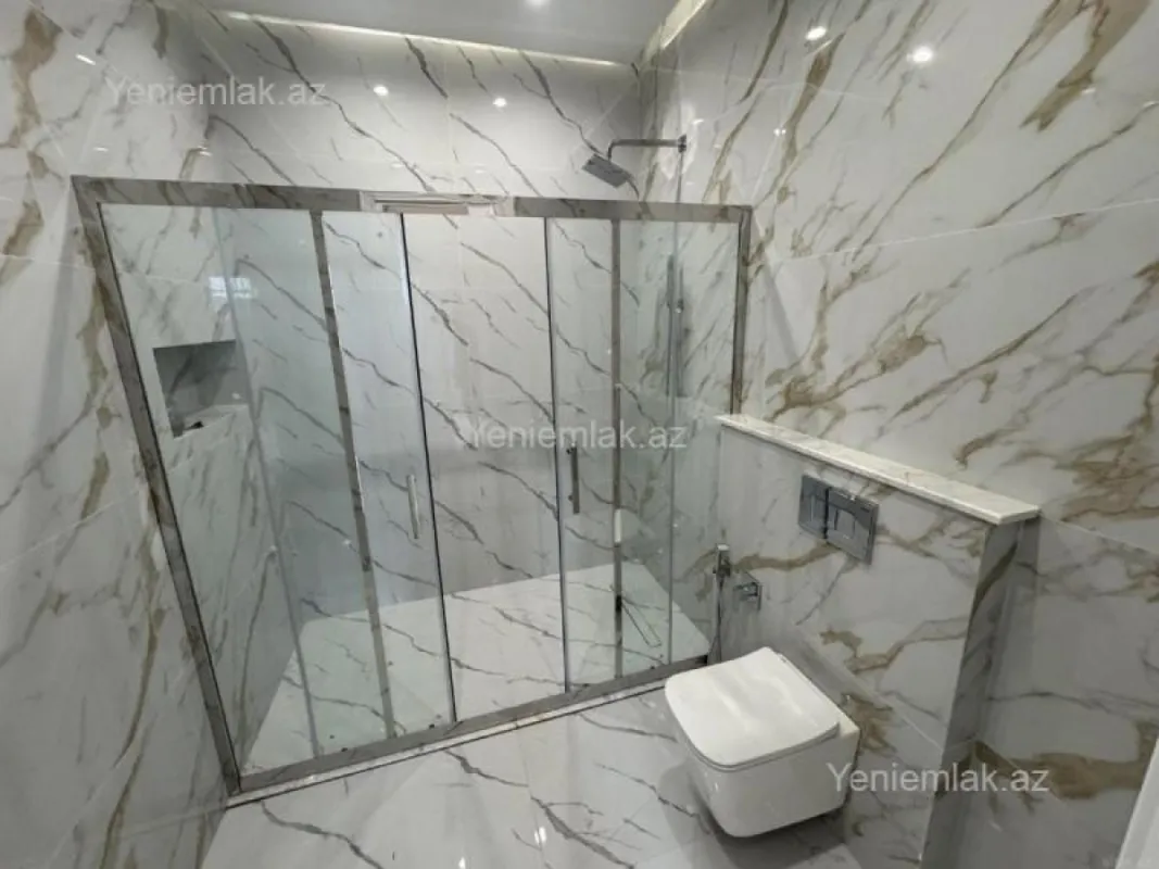 Satılır 8 otaqlı həyət evi 335 m²
