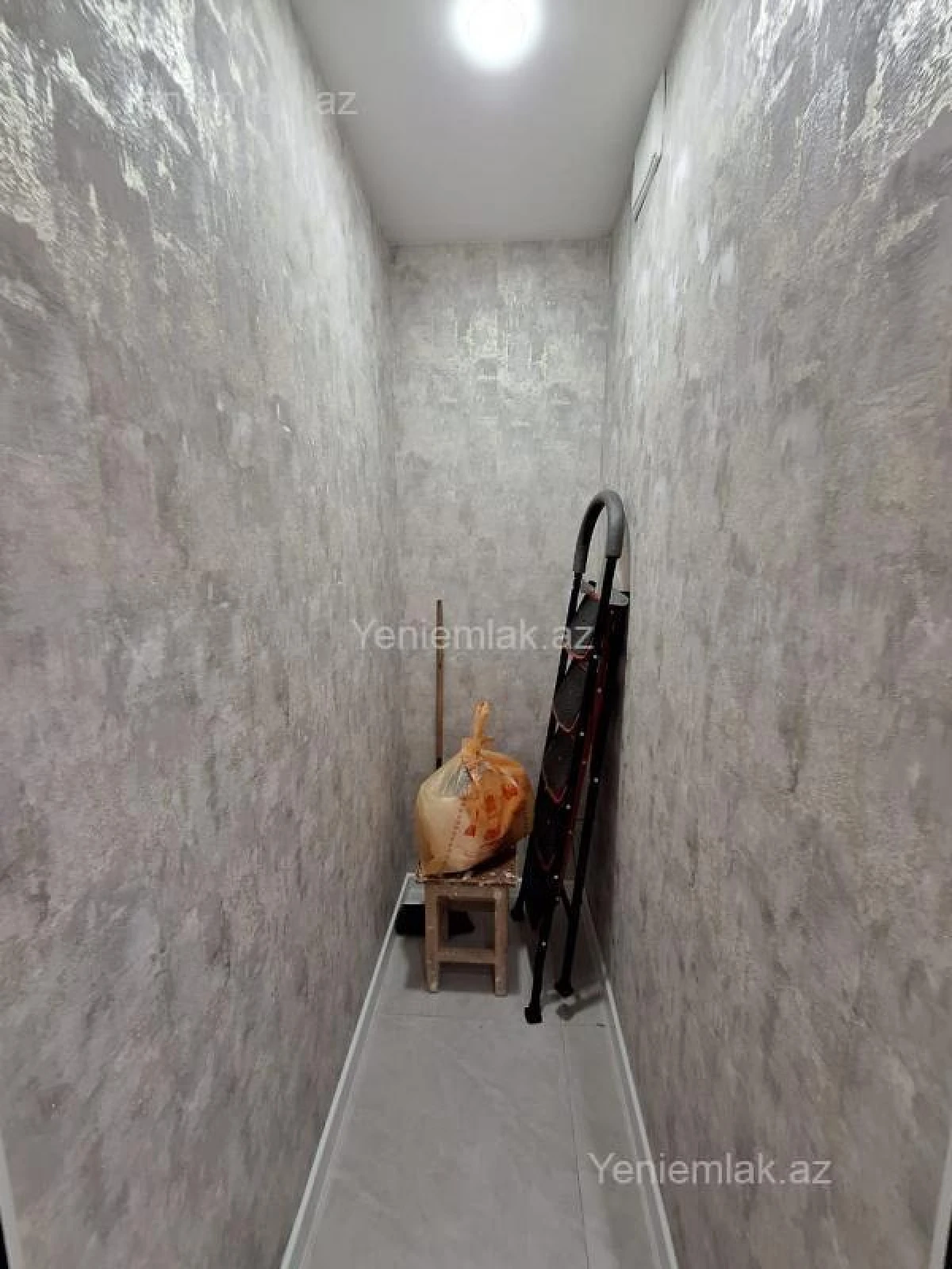 Satılır 2 otaqlı köhnə tikili 55 m²