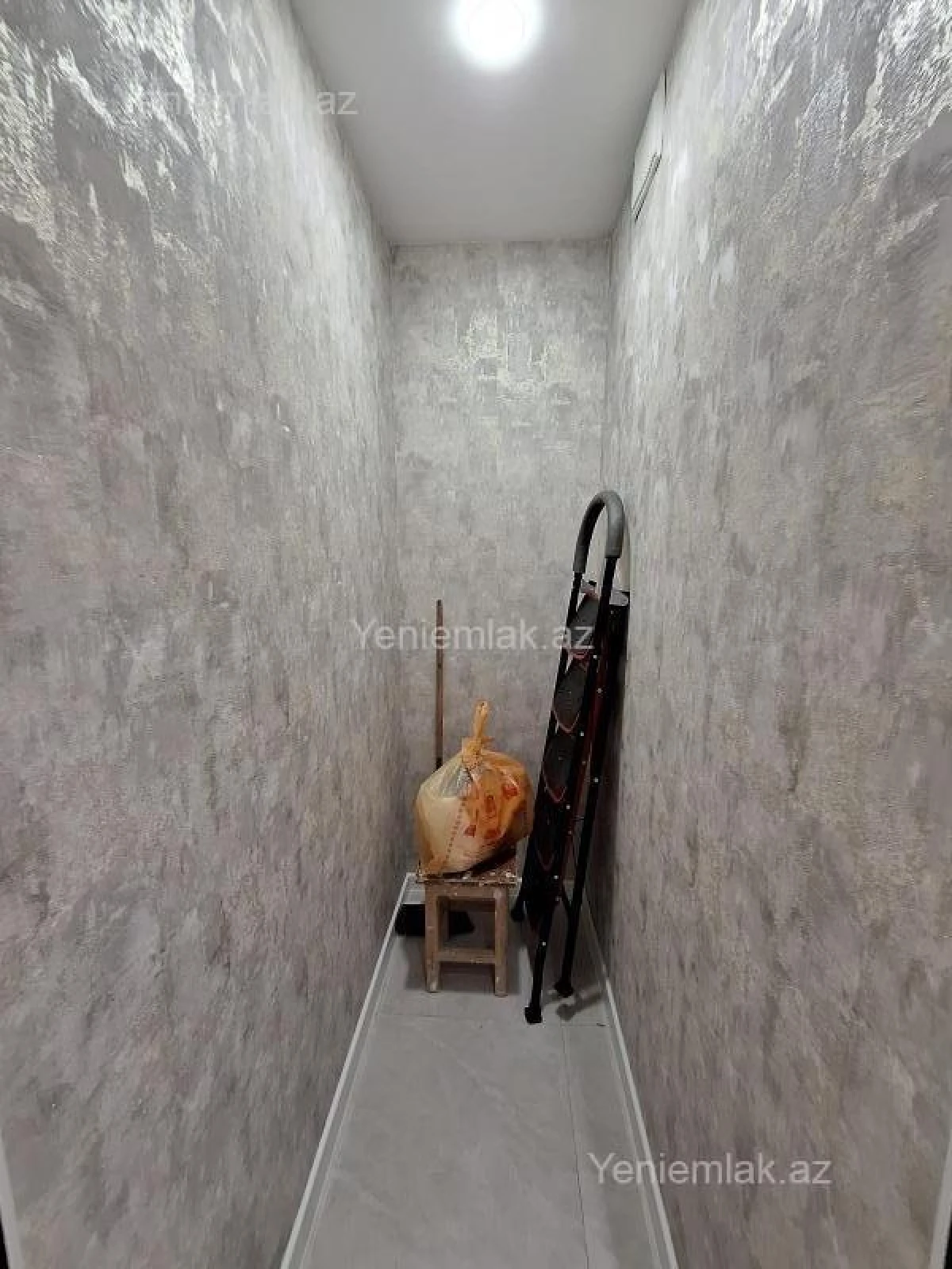 Satılır 2 otaqlı köhnə tikili 65 m²