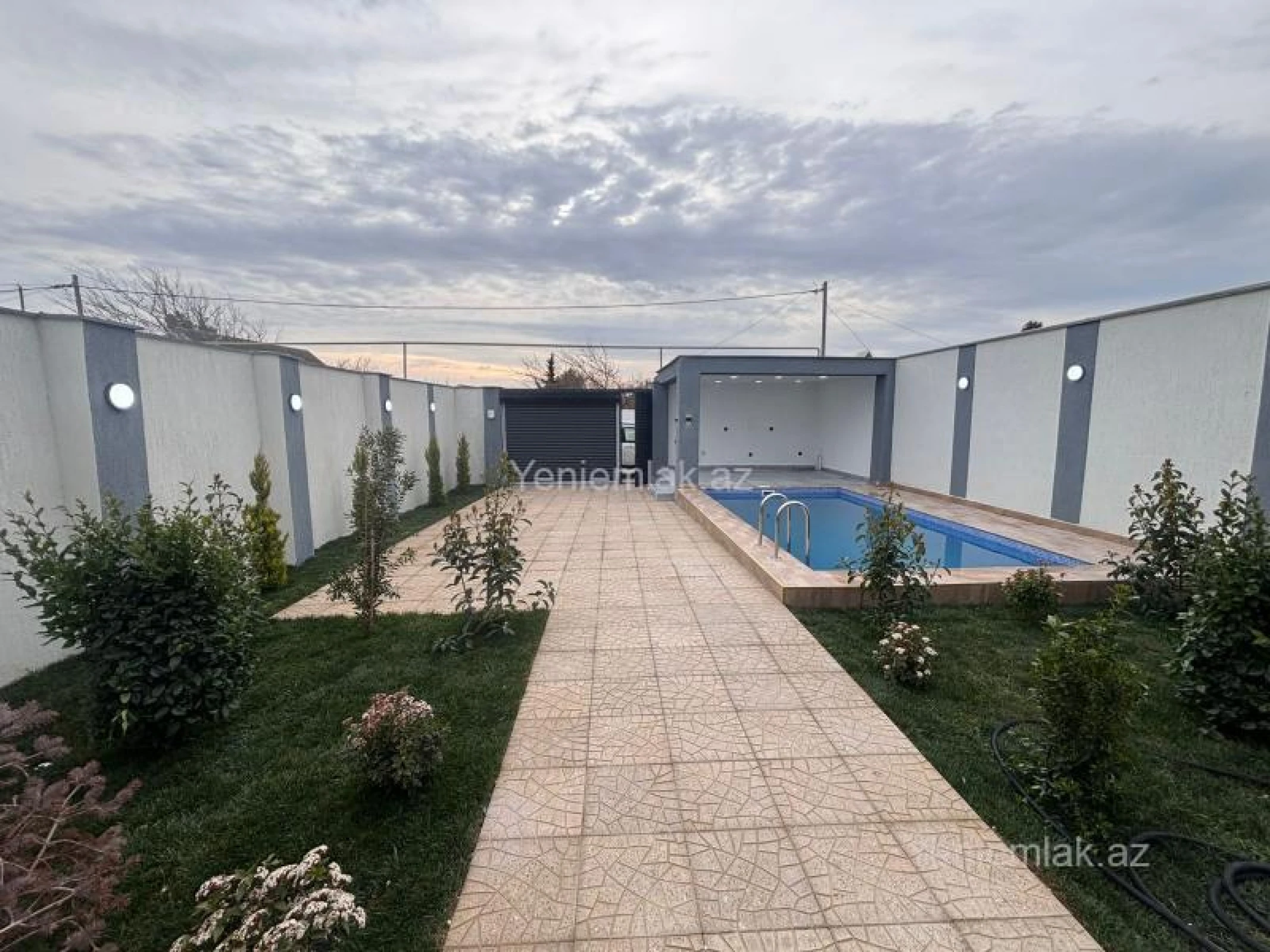 Satılır 4 otaqlı həyət evi 160 m²