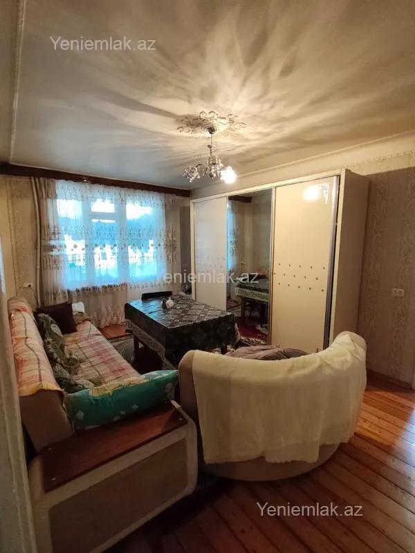 Satılır 2 otaqlı köhnə tikili 50 m²