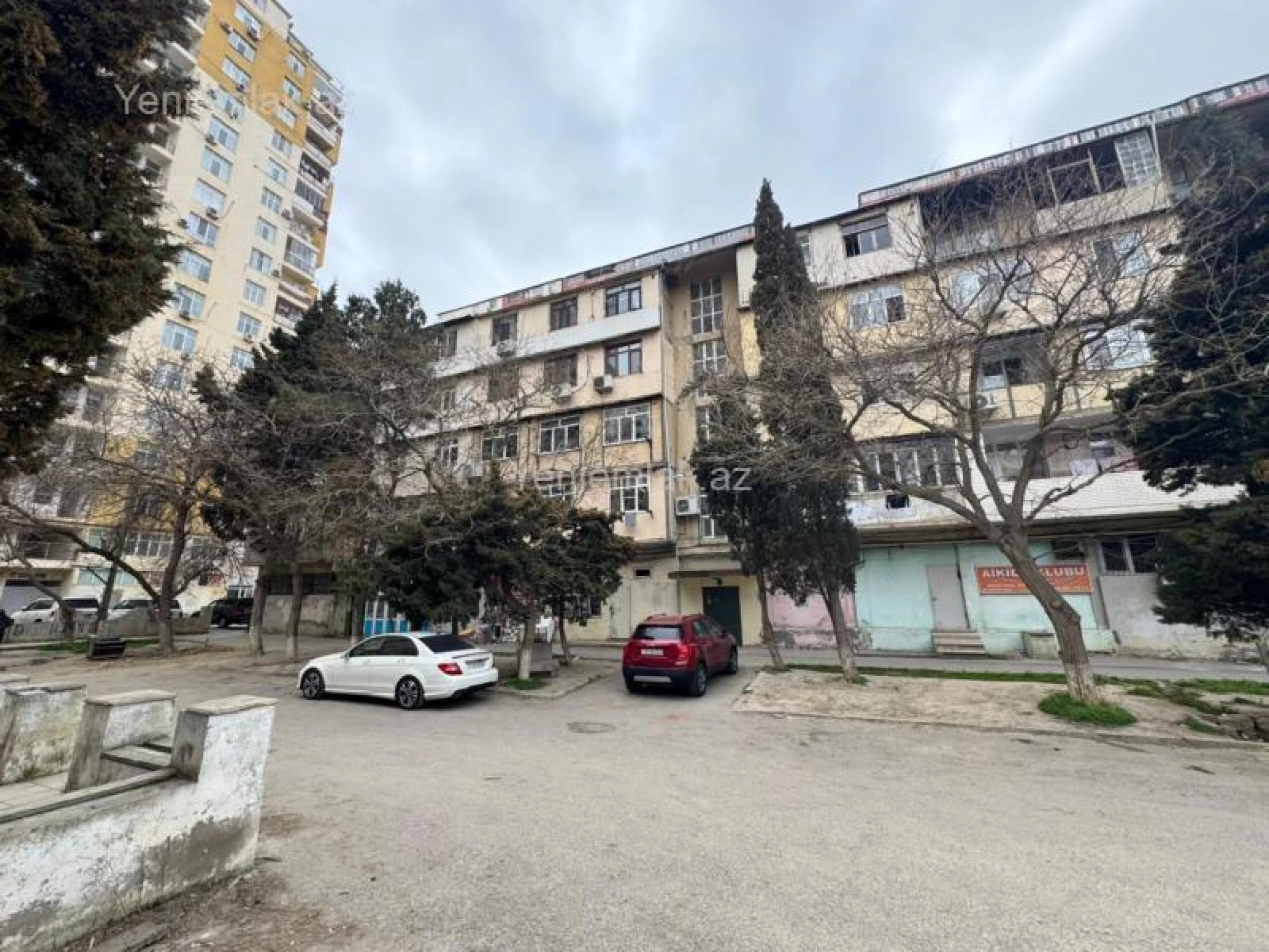 Satılır 4 otaqlı köhnə tikili 100 m²