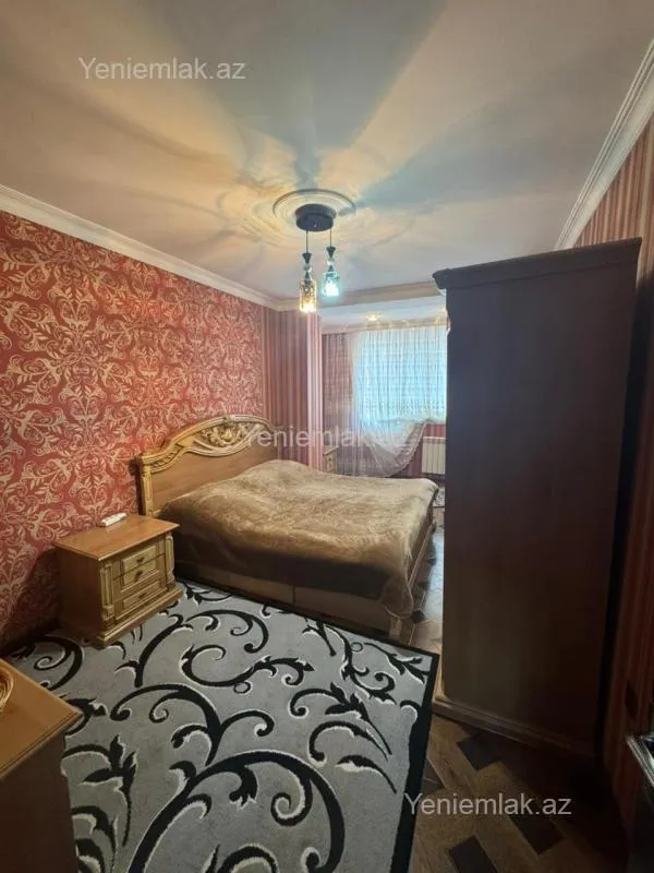 Satılır 4 otaqlı köhnə tikili 100 m²