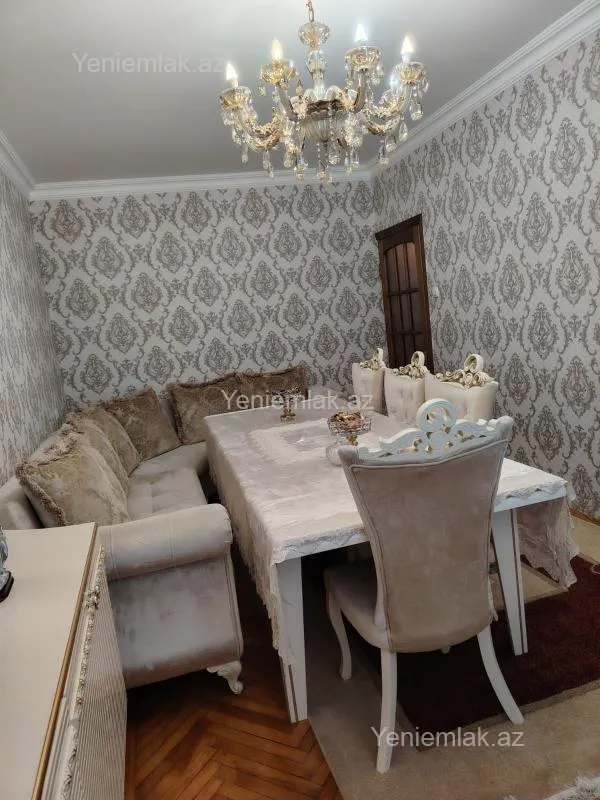 Satılır 4 otaqlı köhnə tikili 110 m²