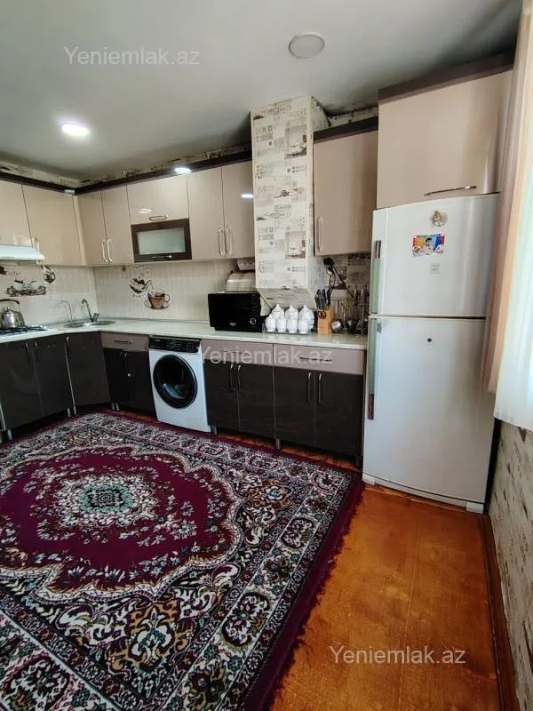 Satılır 4 otaqlı köhnə tikili 110 m²