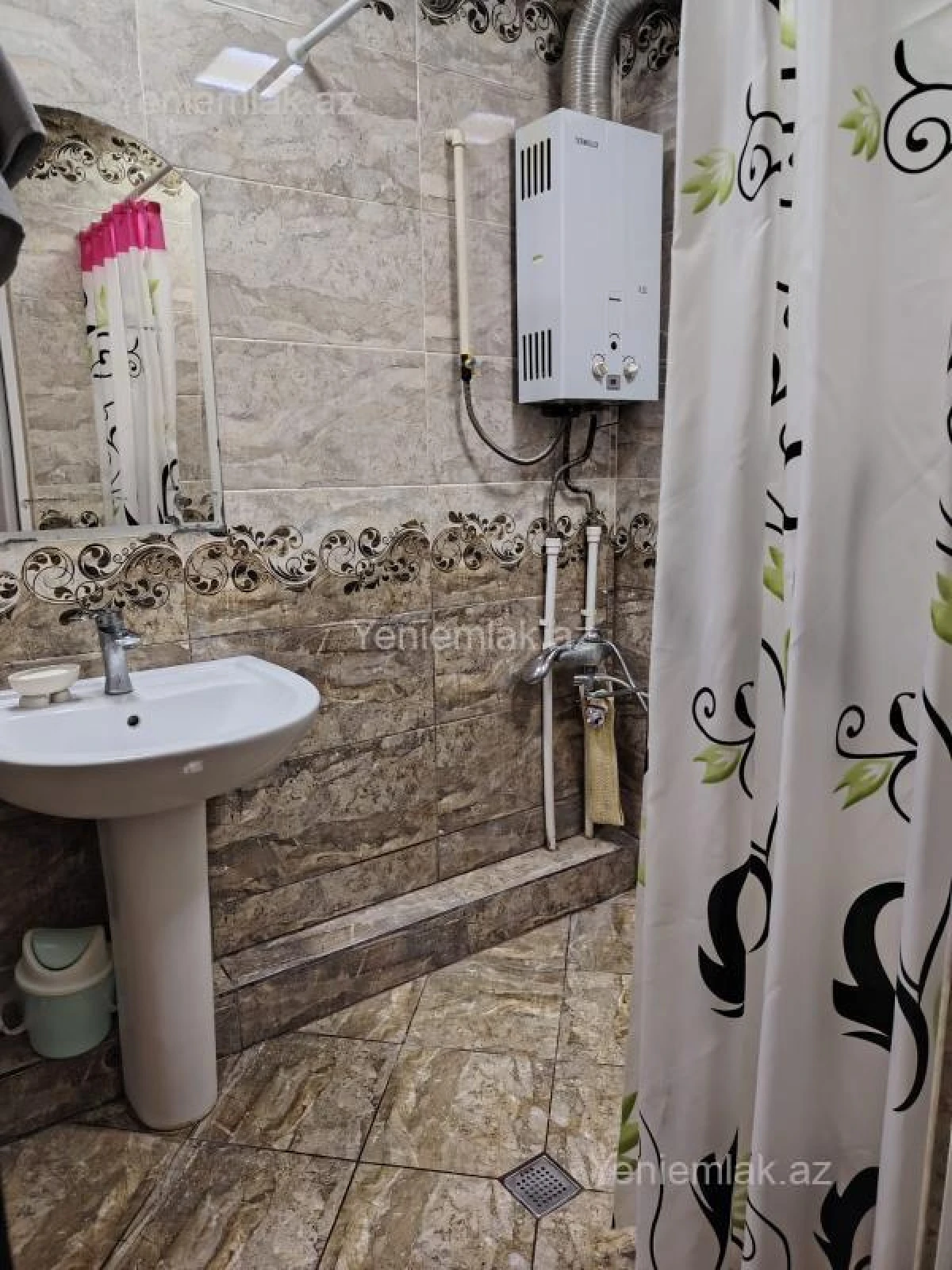 Satılır 4 otaqlı köhnə tikili 110 m²