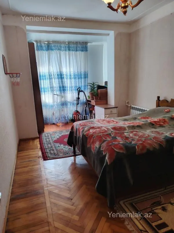 Satılır 4 otaqlı köhnə tikili 110 m²