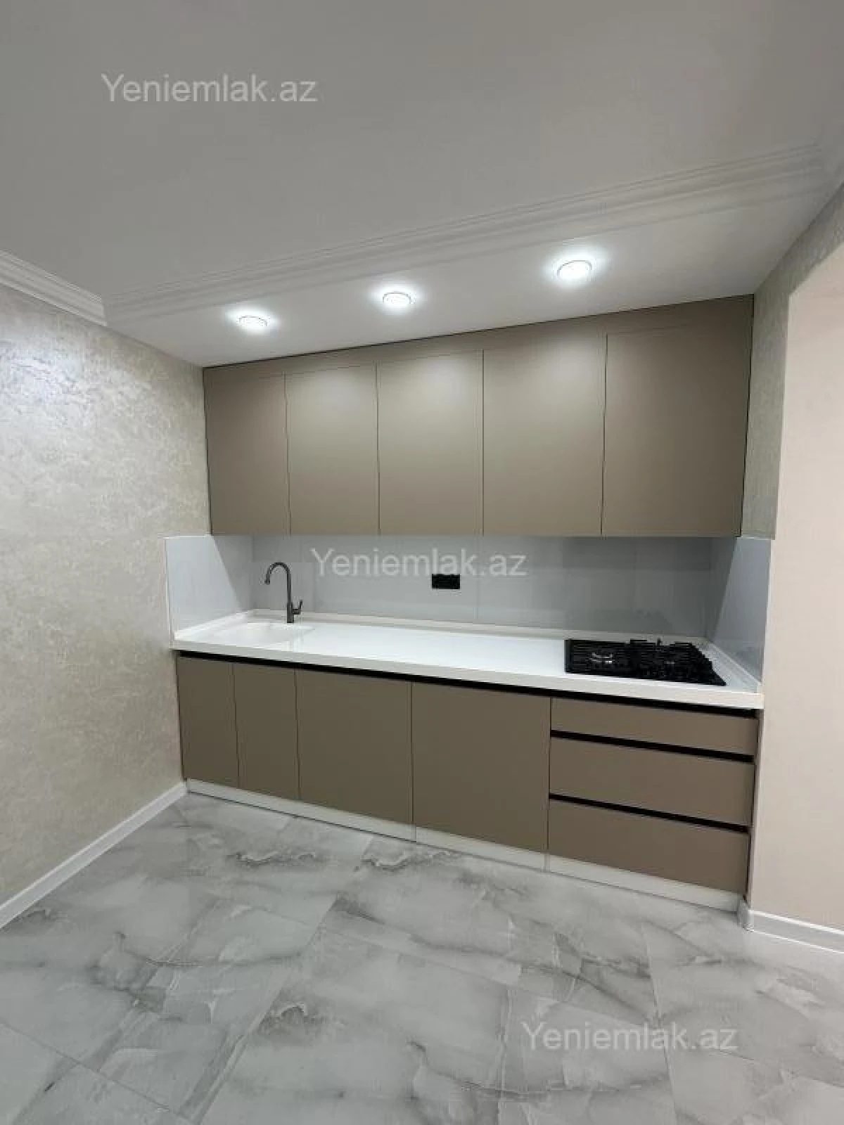 Satılır 3 otaqlı köhnə tikili 80 m²