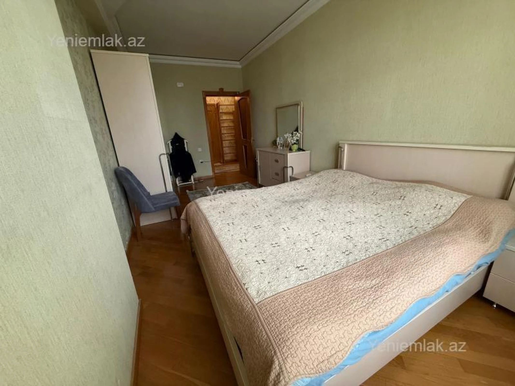 Satılır 4 otaqlı yeni tikili 140 m²