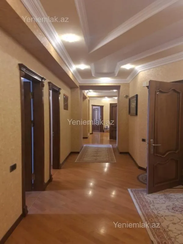 Satılır 5 otaqlı yeni tikili 242 m²