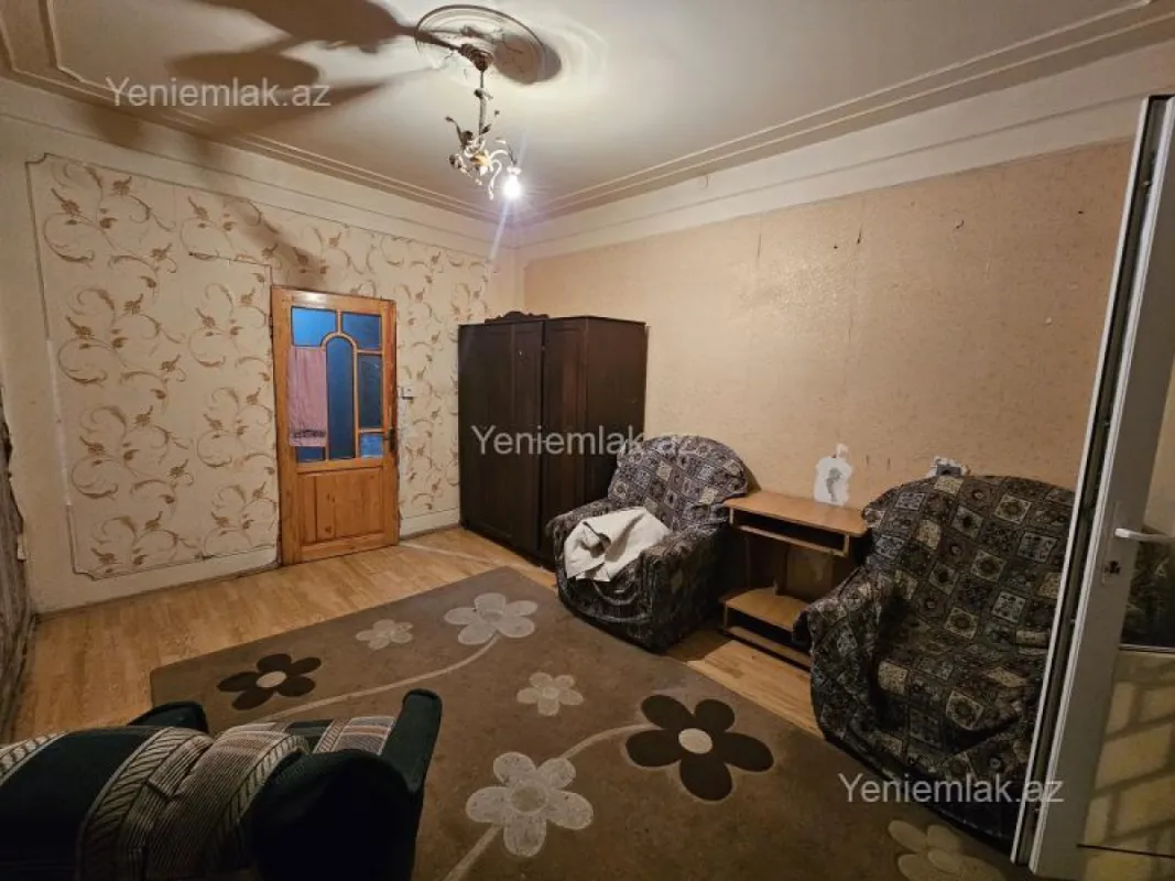 Satılır 2 otaqlı köhnə tikili 55 m²
