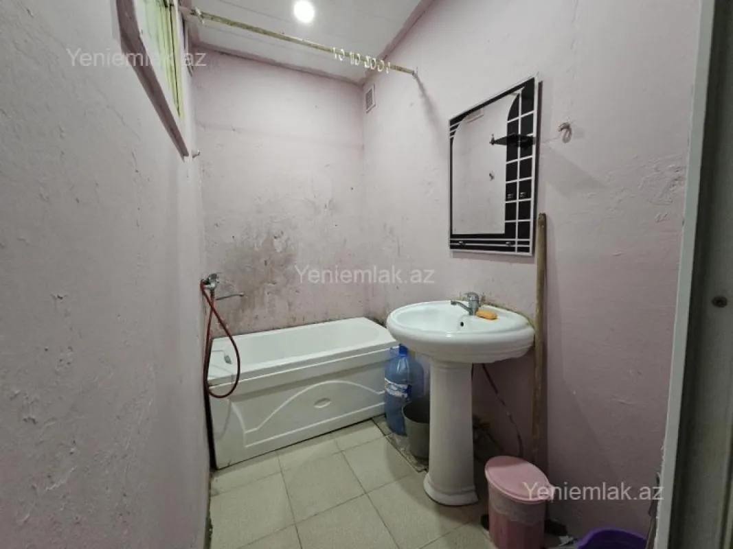 Satılır 2 otaqlı köhnə tikili 55 m²