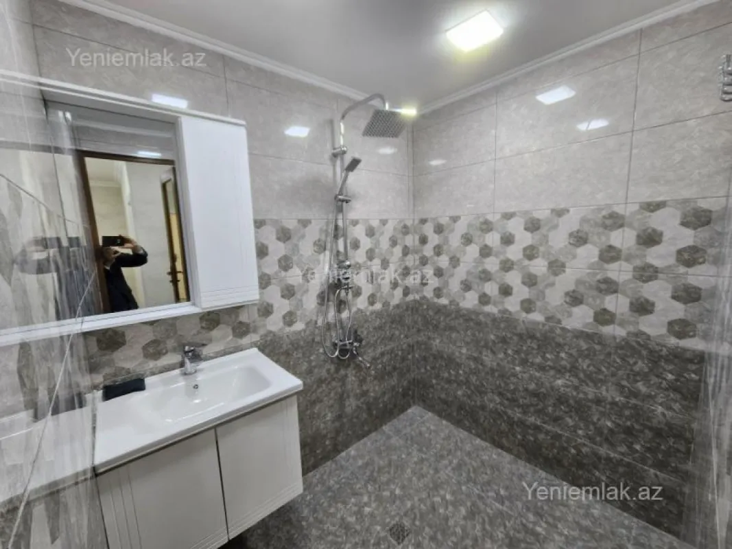Satılır 2 otaqlı köhnə tikili 60 m²
