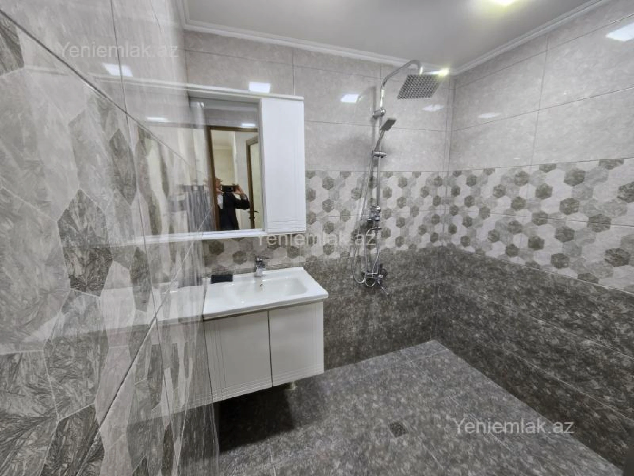 Satılır 2 otaqlı köhnə tikili 60 m²