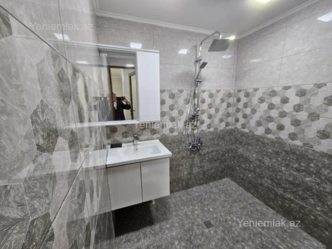 Satılır 2 otaqlı köhnə tikili 60 m²