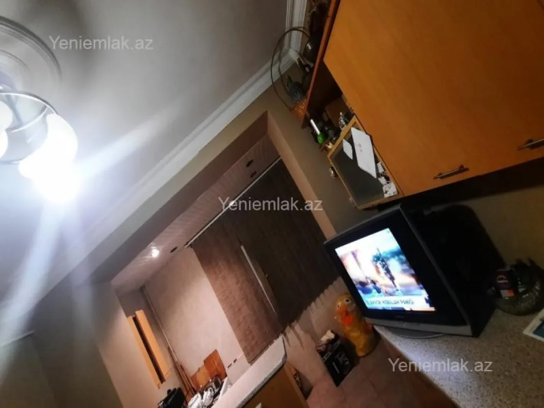 Satılır 3 otaqlı köhnə tikili 80 m²