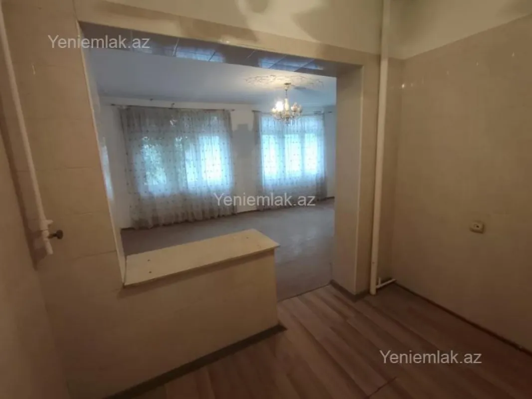 Satılır 3 otaqlı köhnə tikili 80 m²