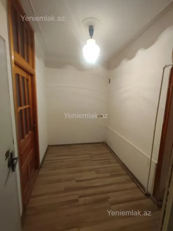 Satılır 3 otaqlı köhnə tikili 80 m²