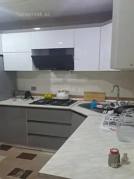 Satılır 4 otaqlı köhnə tikili 100 m²