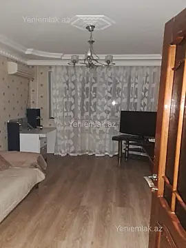 Satılır 4 otaqlı köhnə tikili 100 m²