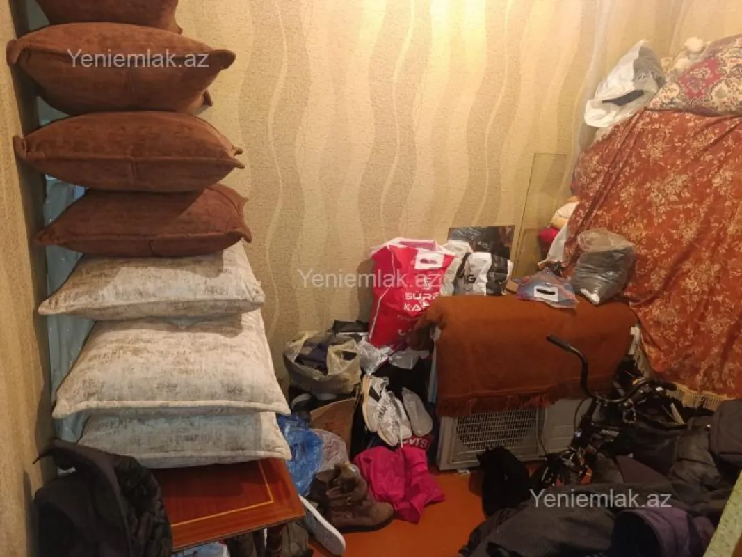 Satılır 4 otaqlı köhnə tikili 100 m²