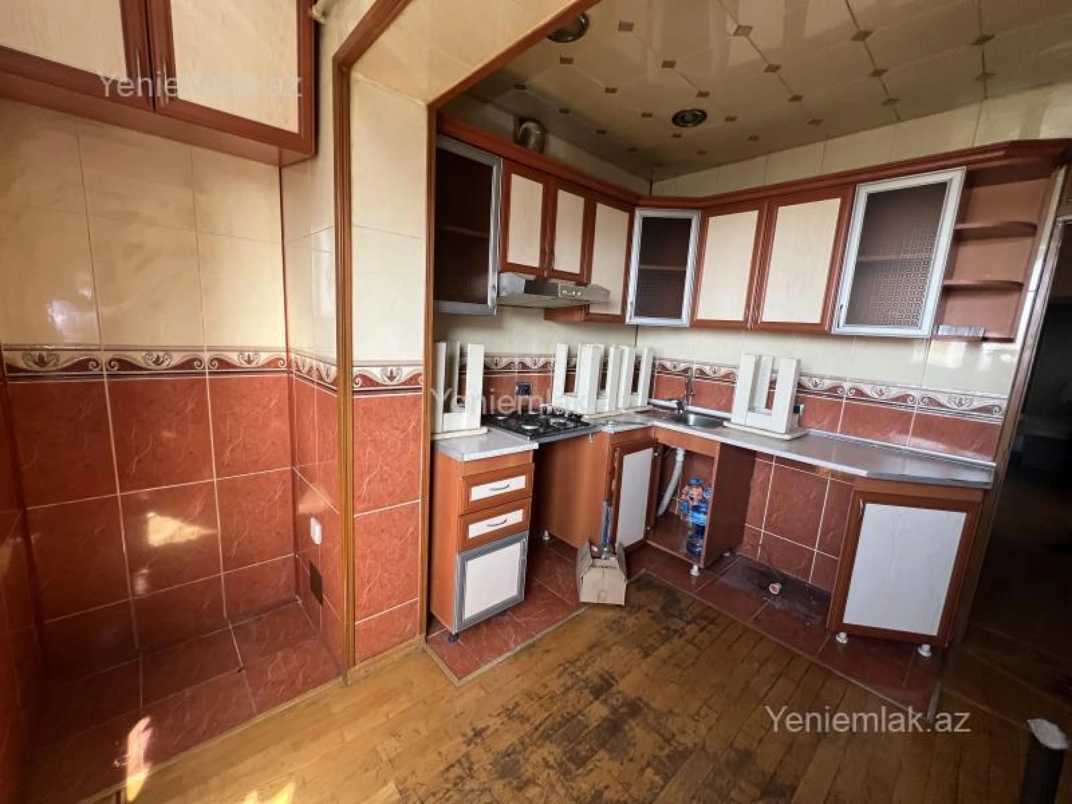 Satılır 3 otaqlı köhnə tikili 80 m²