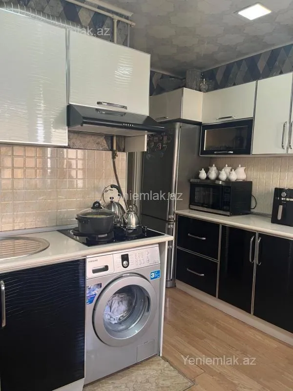 Satılır 3 otaqlı köhnə tikili 80 m²