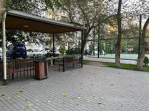 Satılır 2 otaqlı köhnə tikili 60 m²