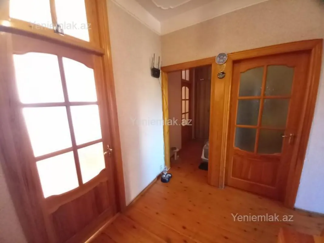 Satılır 4 otaqlı köhnə tikili 85 m²