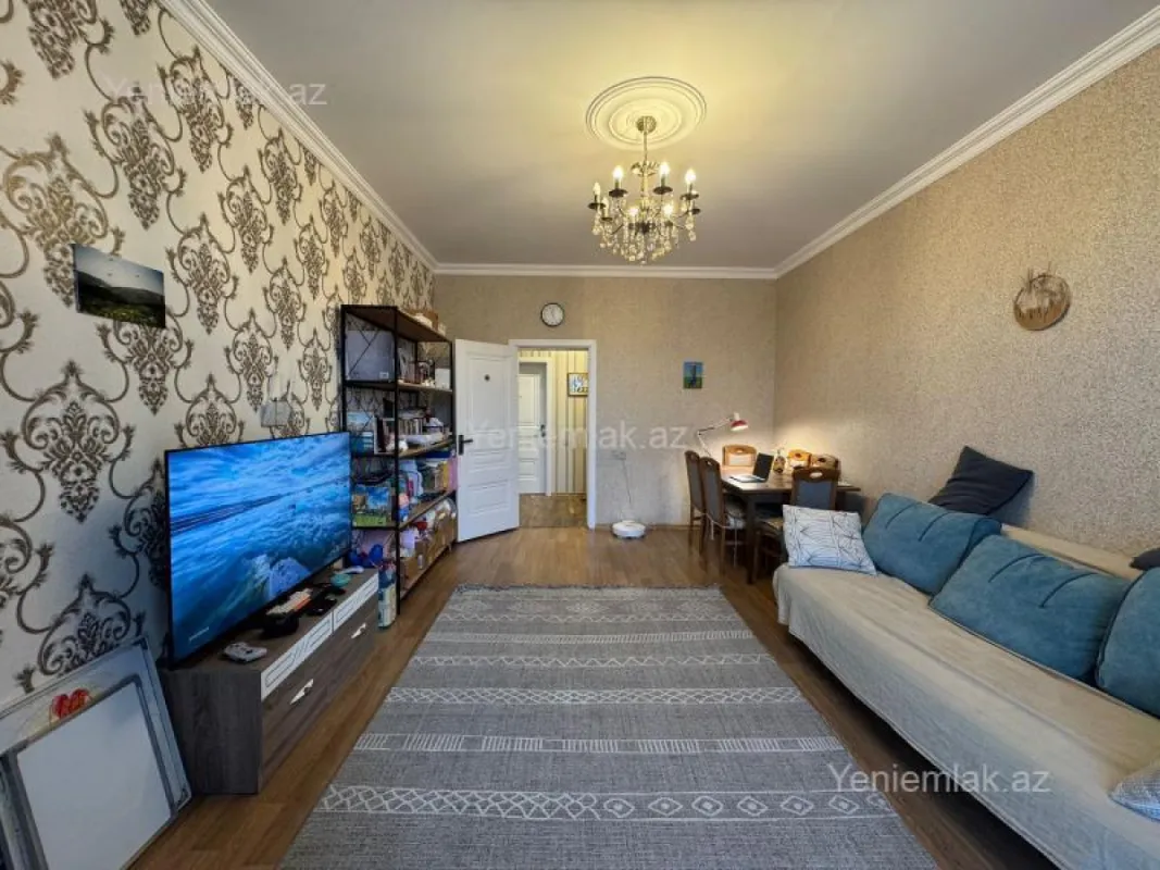 Satılır 2 otaqlı köhnə tikili 60 m²