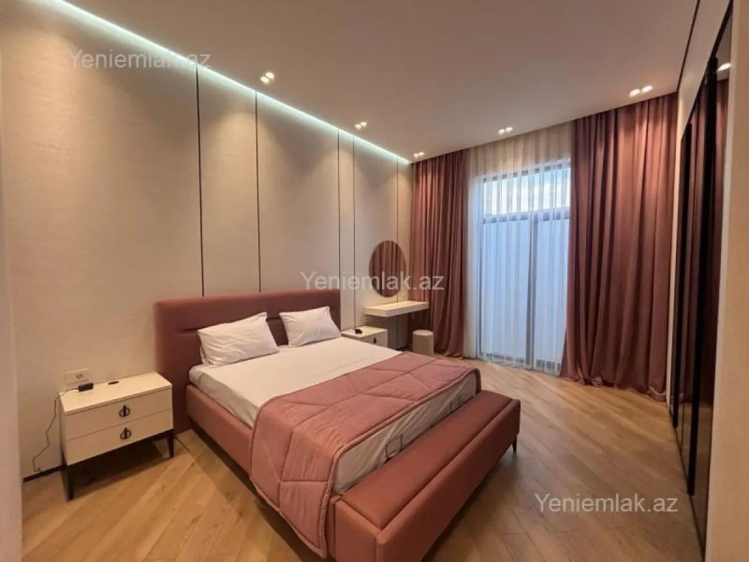 Satılır 5 otaqlı həyət evi 250 m²