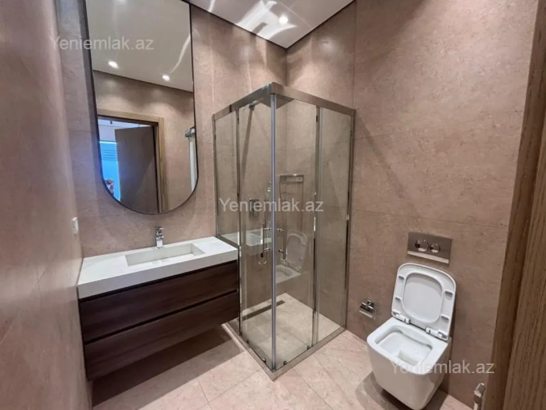 Satılır 5 otaqlı həyət evi 250 m²