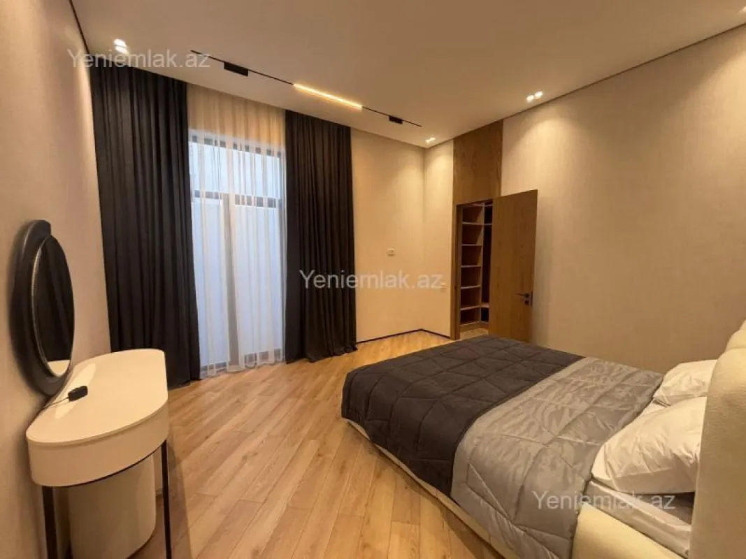 Satılır 5 otaqlı həyət evi 250 m²