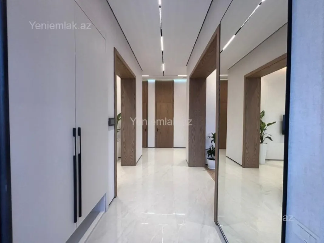 Satılır 5 otaqlı həyət evi 250 m²