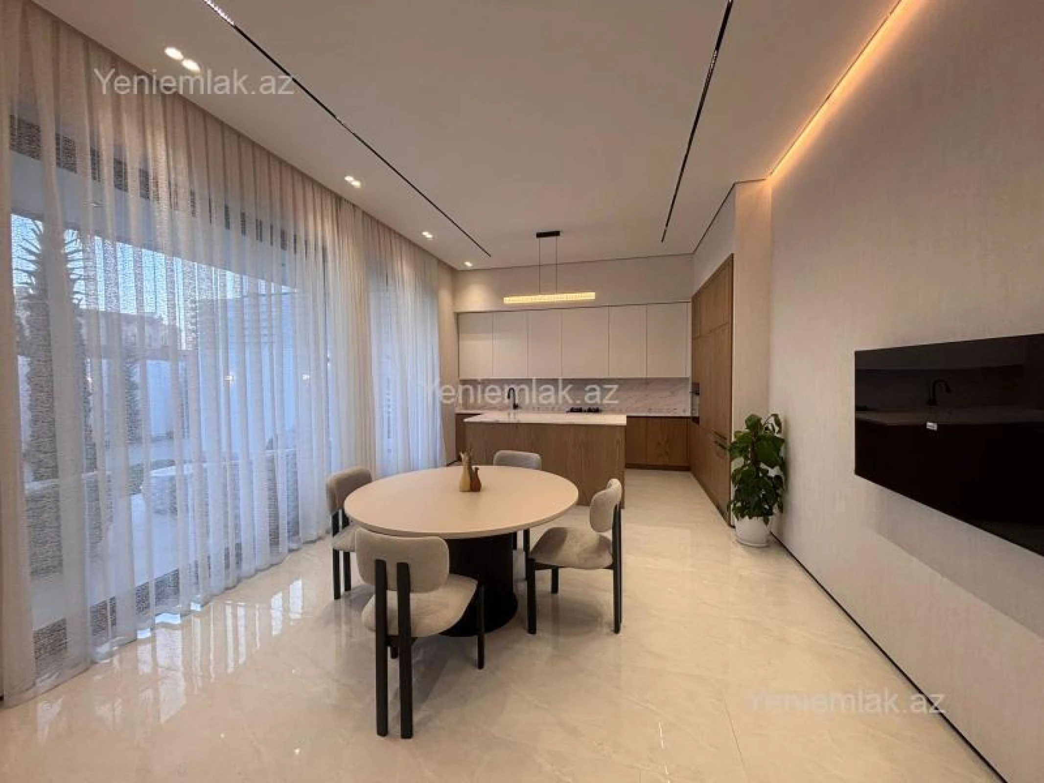 Satılır 5 otaqlı həyət evi 250 m²