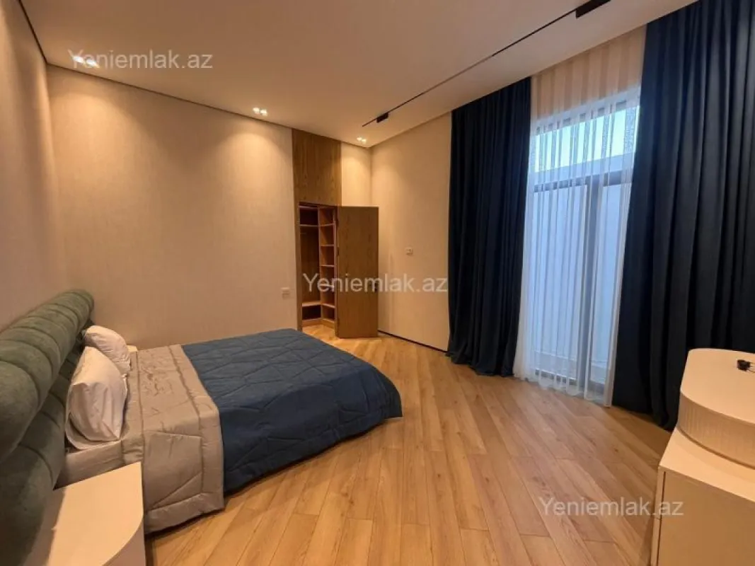 Satılır 5 otaqlı həyət evi 250 m²