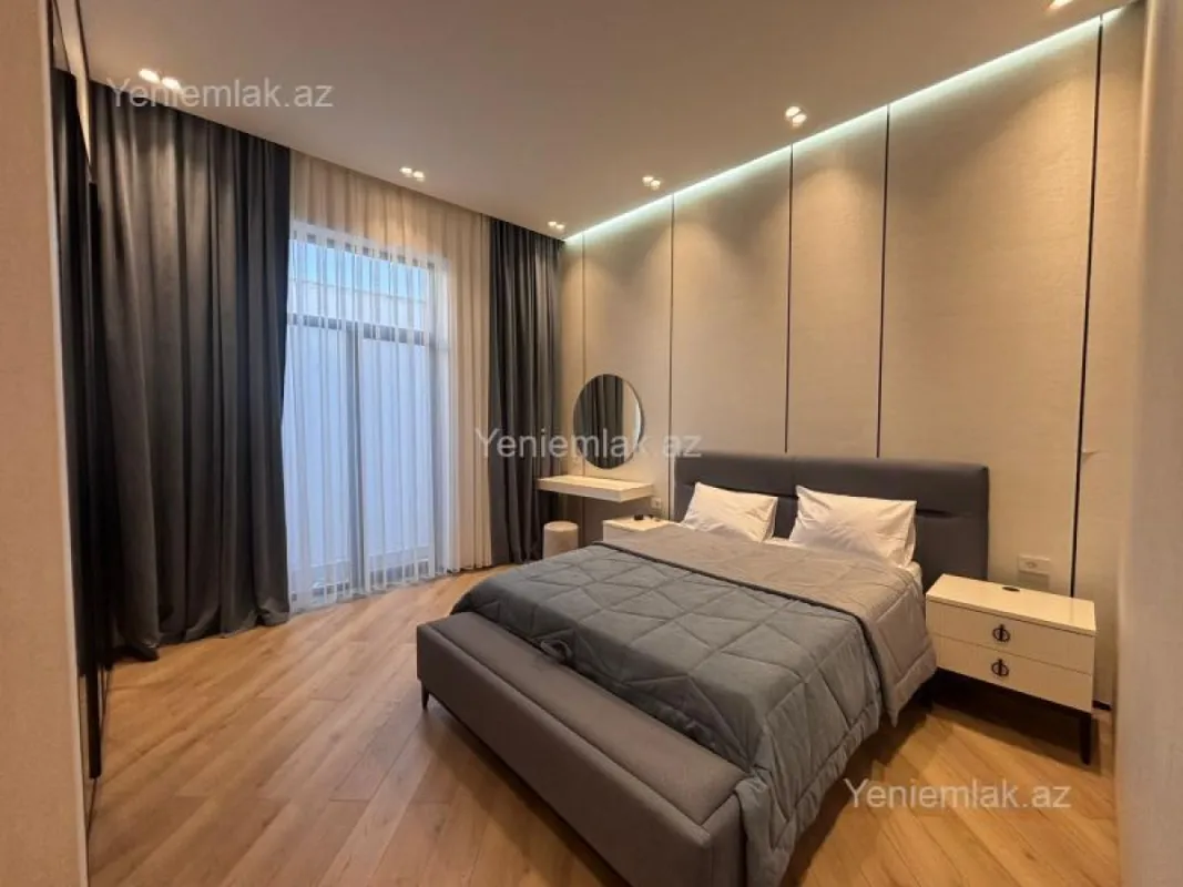 Satılır 5 otaqlı həyət evi 250 m²