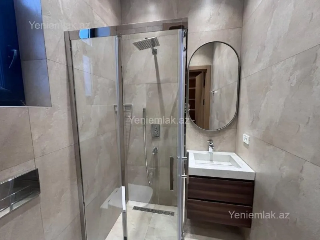 Satılır 5 otaqlı həyət evi 250 m²