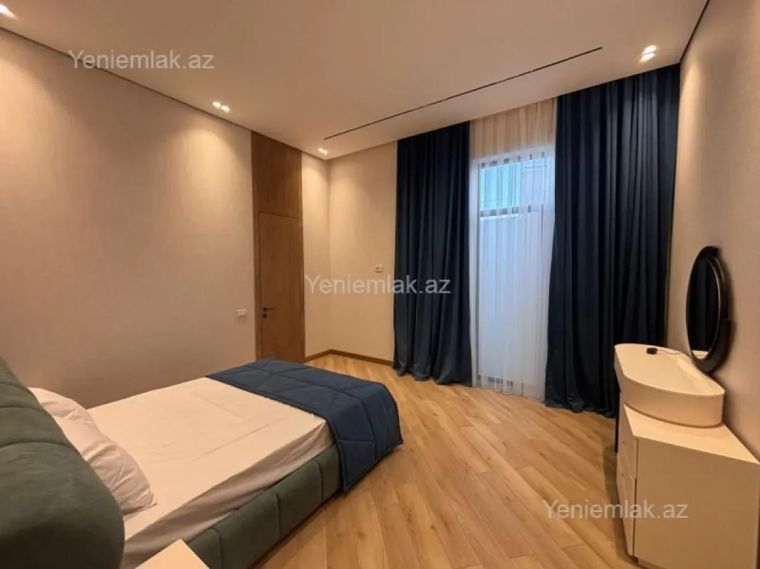 Satılır 5 otaqlı həyət evi 250 m²