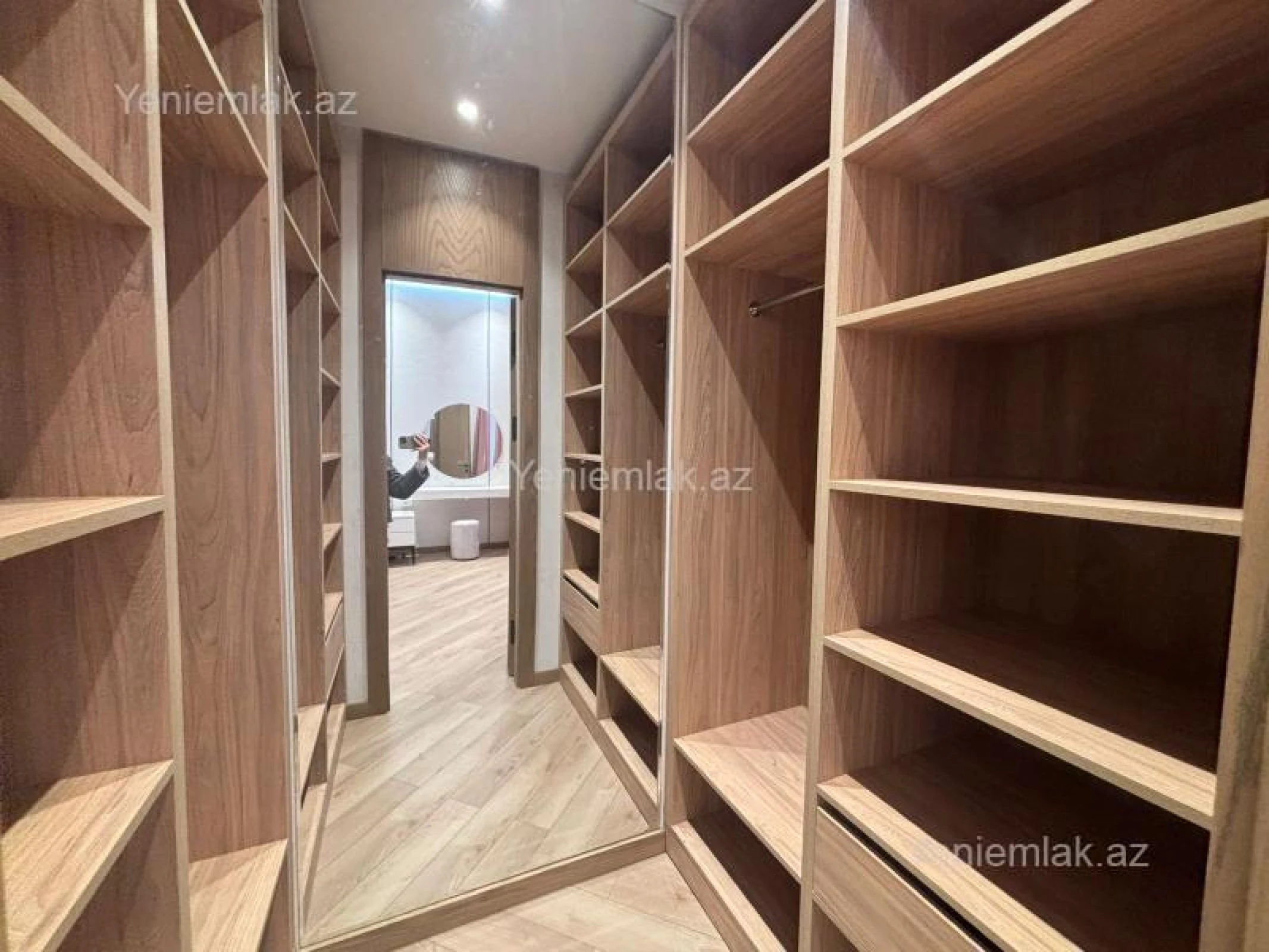 Satılır 5 otaqlı həyət evi 250 m²