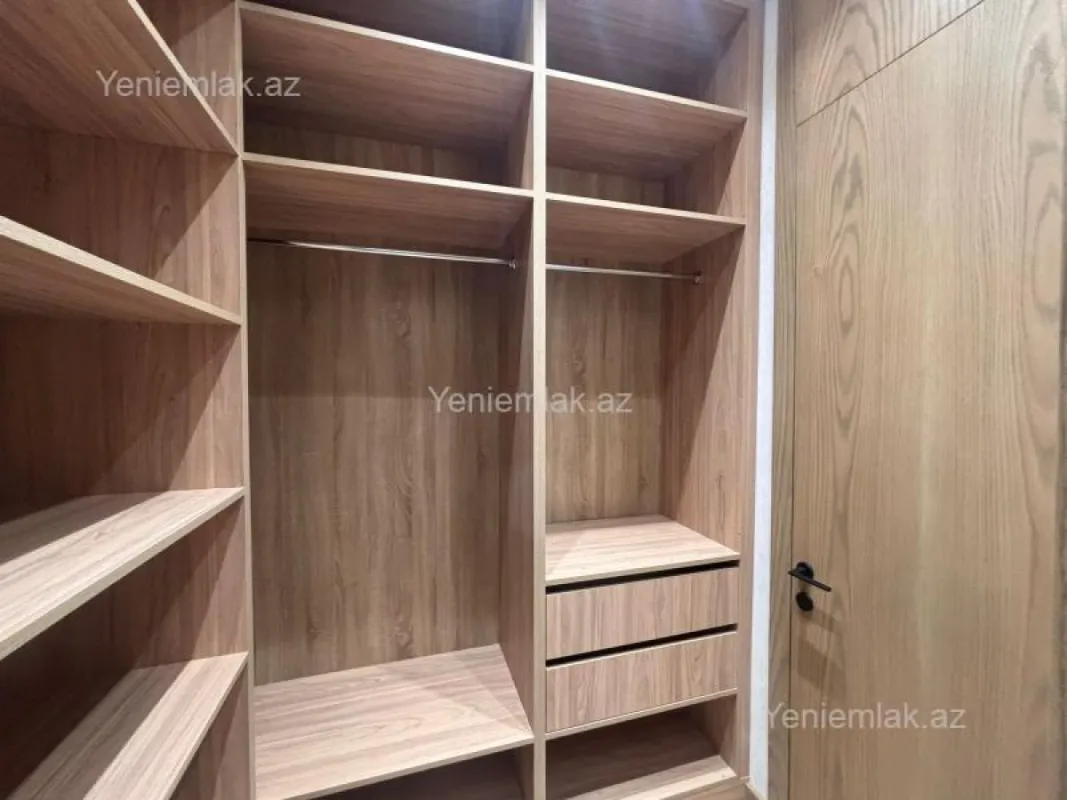 Satılır 5 otaqlı həyət evi 250 m²