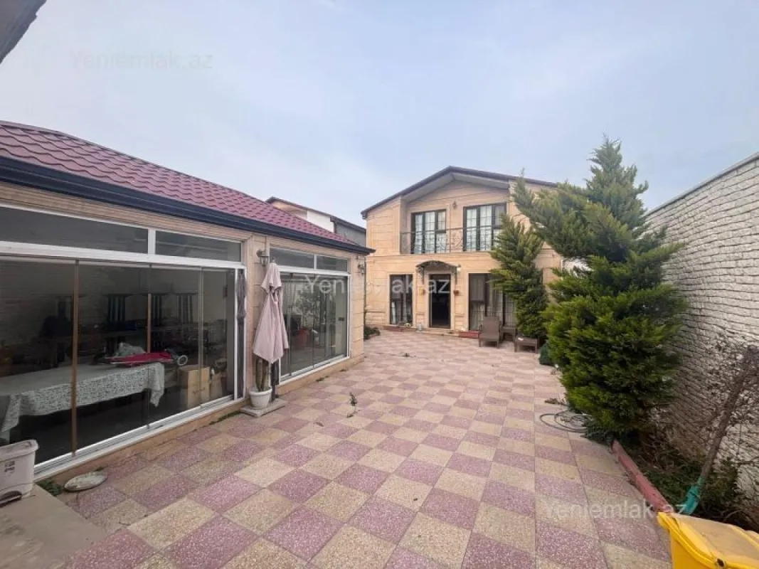 Satılır 5 otaqlı həyət evi 200 m²