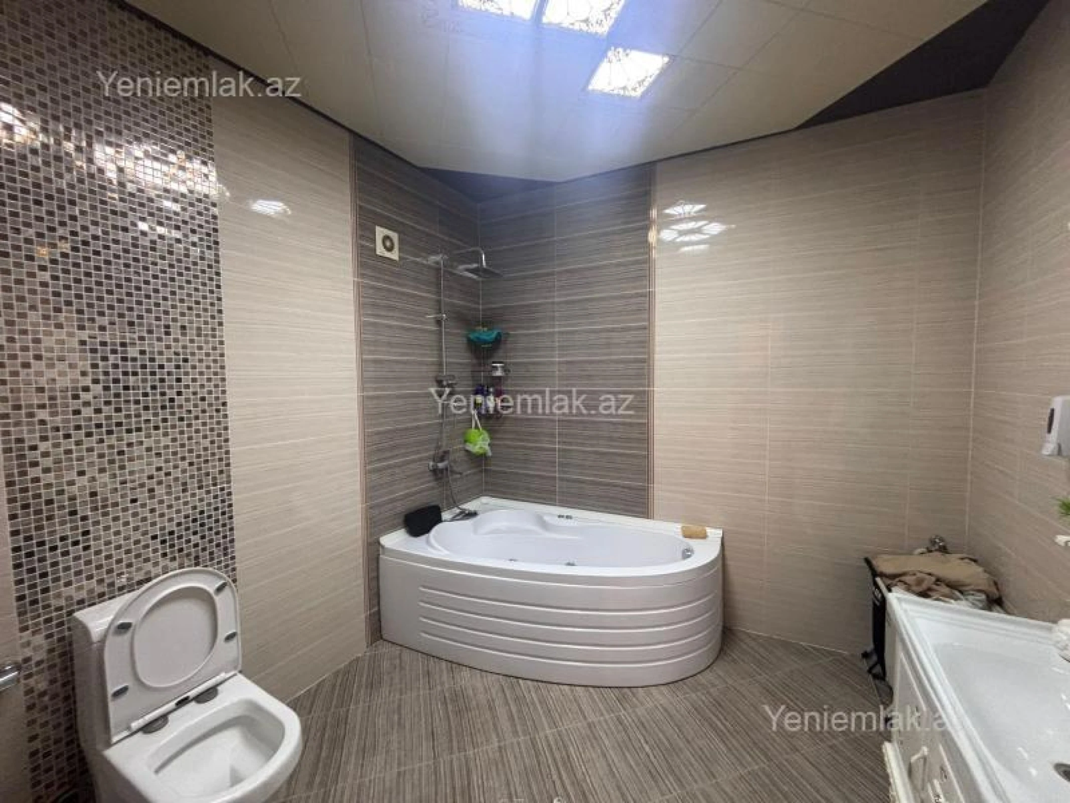 Satılır 5 otaqlı həyət evi 200 m²